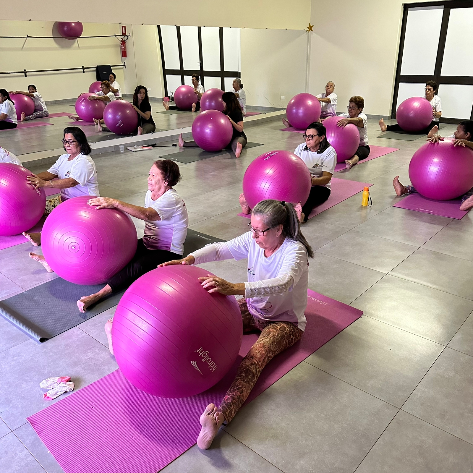 Aulas de Pilates ajuda a melhorar a saúde física e mental das